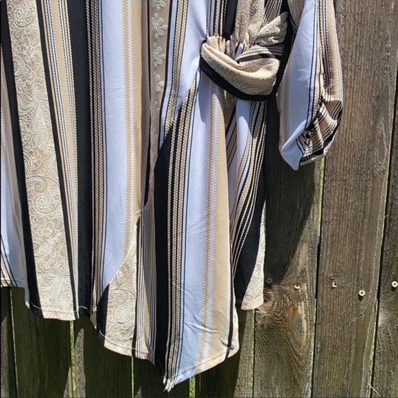 Women's Blouse - Picture 3 of 7